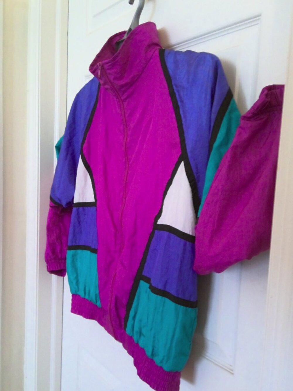 VINTAGE COLOR BLOCK TRACK SUIT JACKET WIND BREAKER.